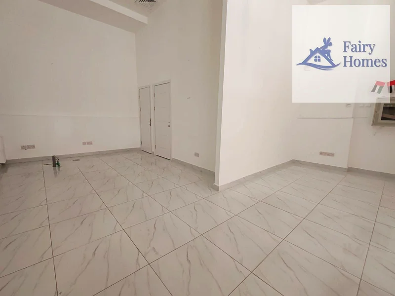 محل شاغر للبيع في بايزنس باي63826957046914110