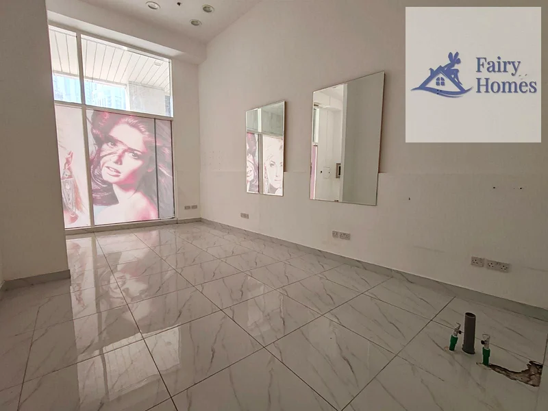 محل شاغر للبيع في بايزنس باي63826957046914114