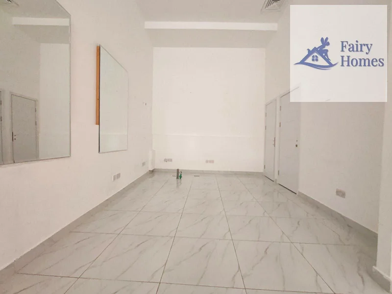 محل شاغر للبيع في بايزنس باي63826957046914113