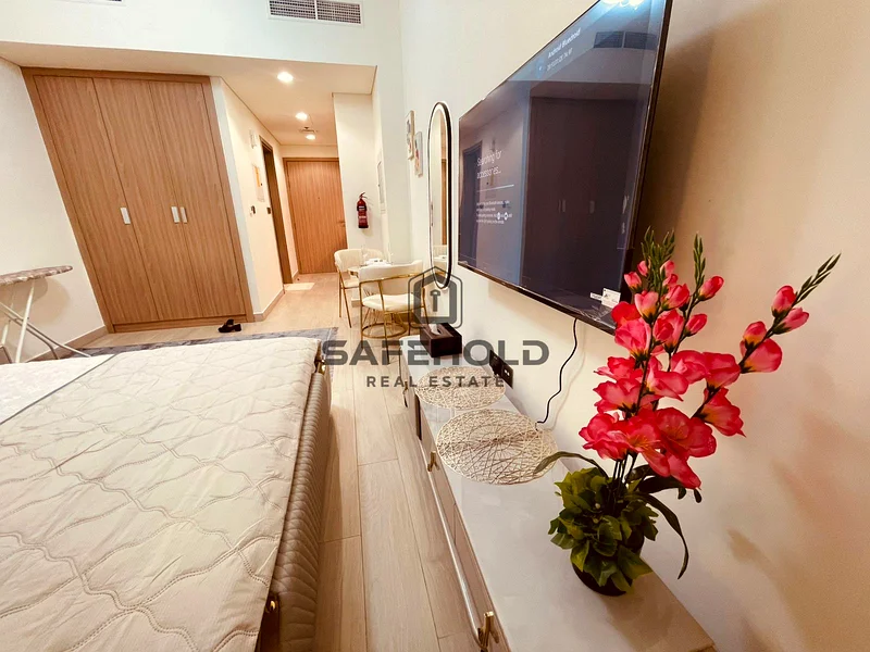 Modern Studio with Balcony | Pool & Street view63801675575043111