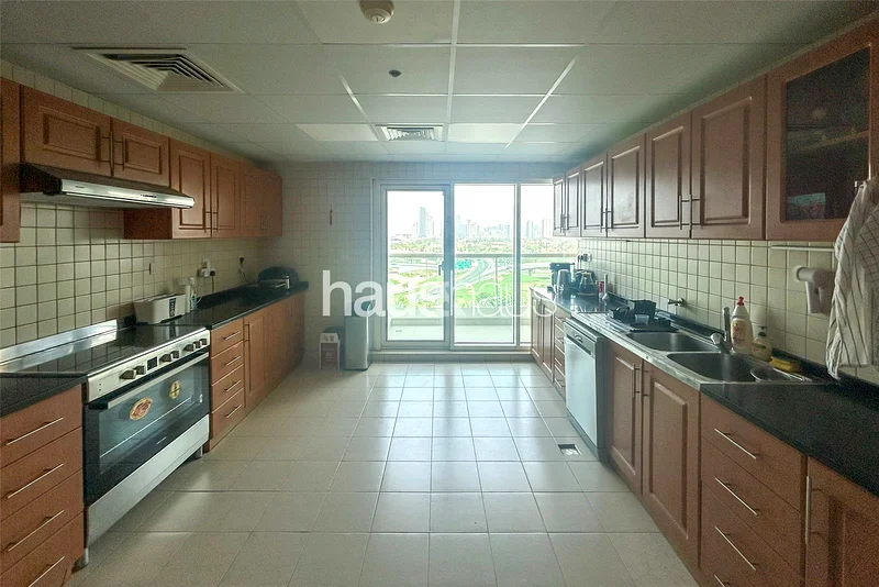 إطلالات على ملعب الجولف والبحيرة | تخطيط أكبر 2 بHK63988214687233113