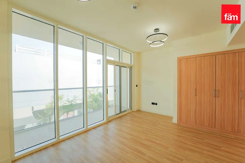 Corner Plot| Garden| Two Parkings63735863271043111