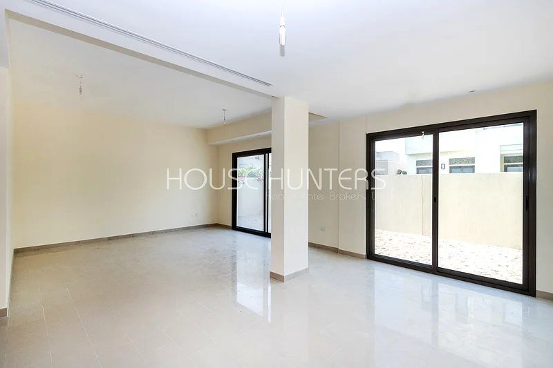 Single Row | Prime location | Vacant end of Oct63727208102659113
