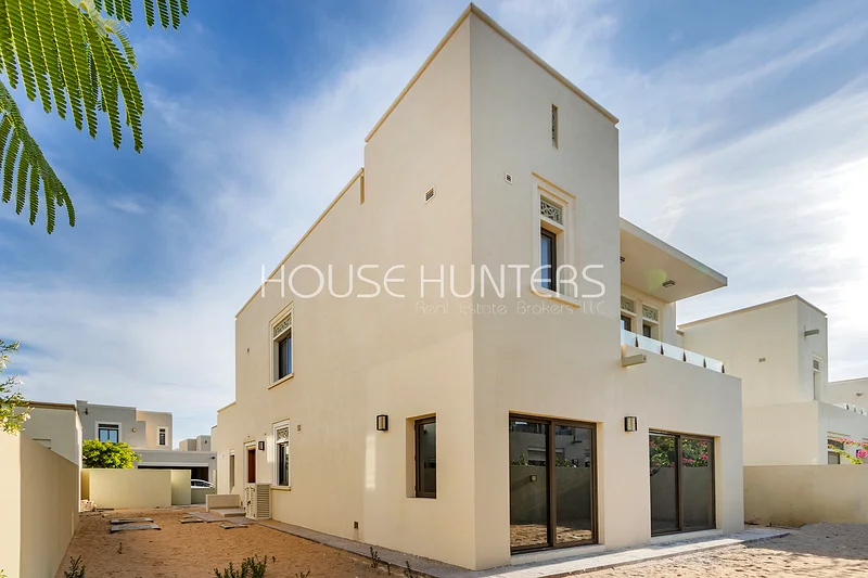 Single Row | Prime location | Vacant end of Oct63727208102659114