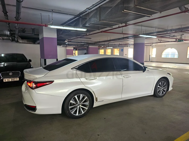 Lexus ES SERIES 300H63612073367298112