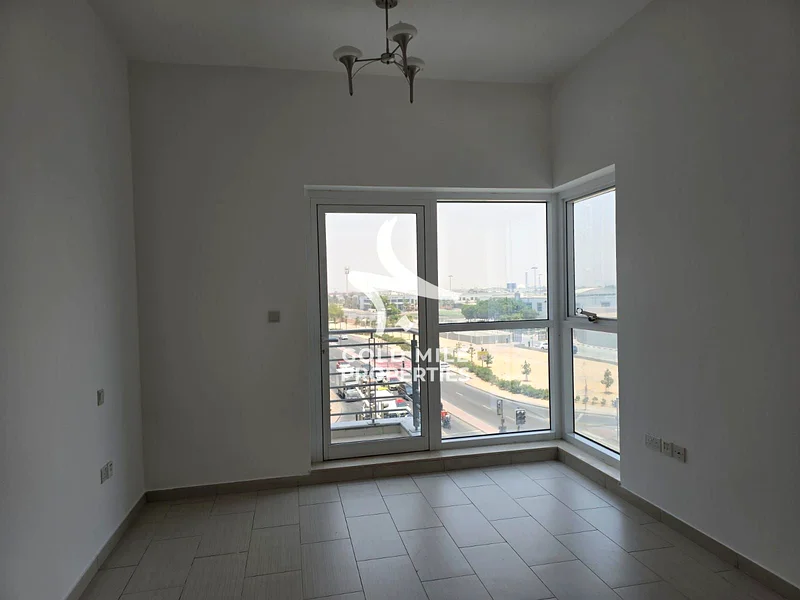 مكيف حراري مجاني ||| شقة أنيقة من 3 غرف نوم مع غرفة خادمة ||| مقابل وزارة التربية والتعليم63744067335426114