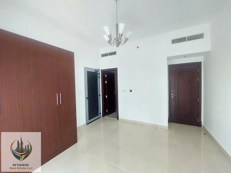 Semi furnished | Close to Circle maal and exit | High Floor63785792840833110