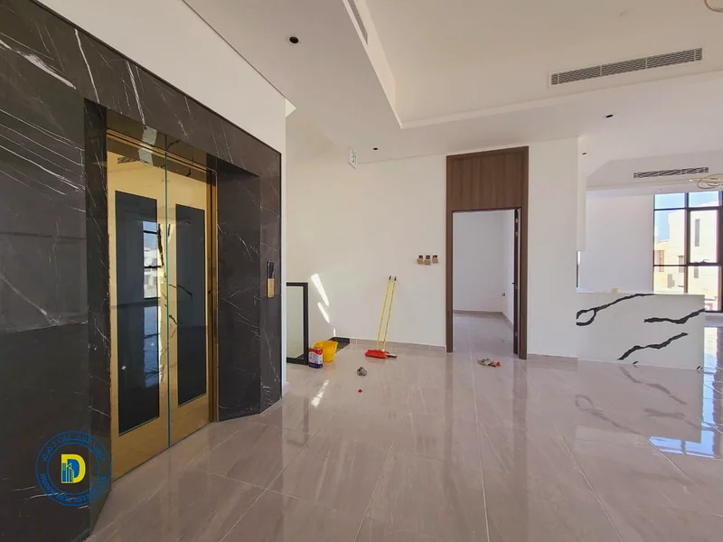 Luxury villa, 3 floors, 7 rooms, 3 halls, elevator, distinguished location in Al-Aliyah area. The price includes water, electricity, and air condition63873451038594114