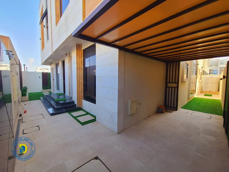 Luxury villa, 3 floors, 7 rooms, 3 halls, elevator, distinguished location in Al-Aliyah area. The price includes water, electricity, and air condition63873451038594111