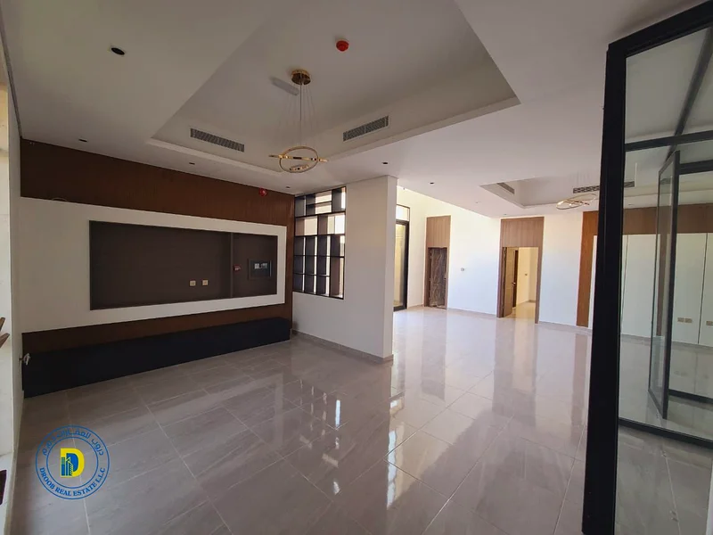 Luxury villa, 3 floors, 7 rooms, 3 halls, elevator, distinguished location in Al-Aliyah area. The price includes water, electricity, and air condition63873451038594113