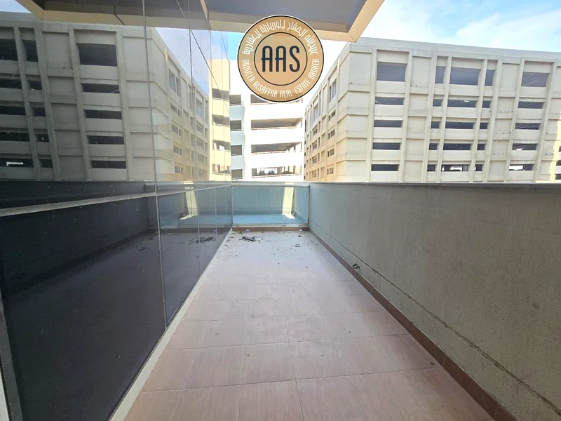 ستوديو واسع مع تكييف مجاني وشرفة وجميع وسائل الراحة قريب من موقف حافلات RTA63755125165571110