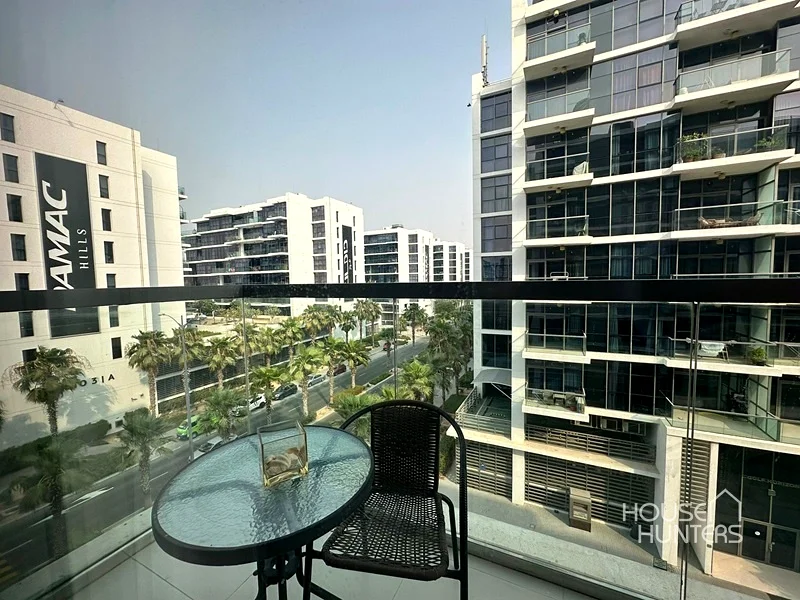VACANT | VERY SPACIOUS | NEXT TO BUS STOP63738983988353110