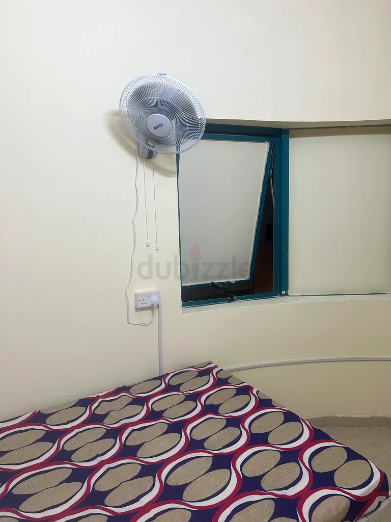 غرفة مفروشة بالكامل وجاهزة للانتقال فورًا مع سوا وواي فاي مجاني63623818122498111