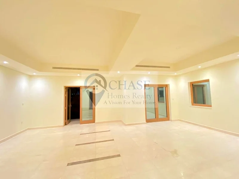 فيلا بثلاث غرف نوم + غرفة خادمة | حديقة خاصة63762023323777111