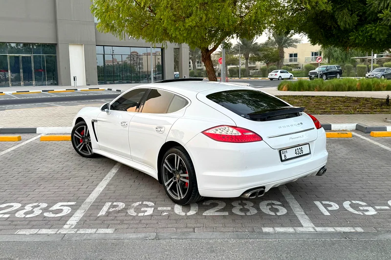 Porshe Panamera S 2011 | 4.8L - 8 Cylinder | Chrono Package | Full Agency Service History | GCC Spec63699038898690112