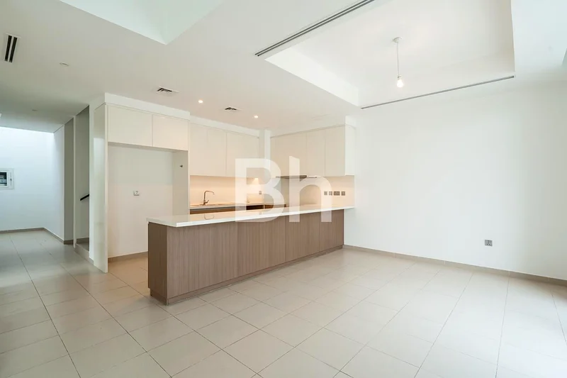 End Unit | 4 Bedrooms | Maids  | Close To RPS63727121382019112