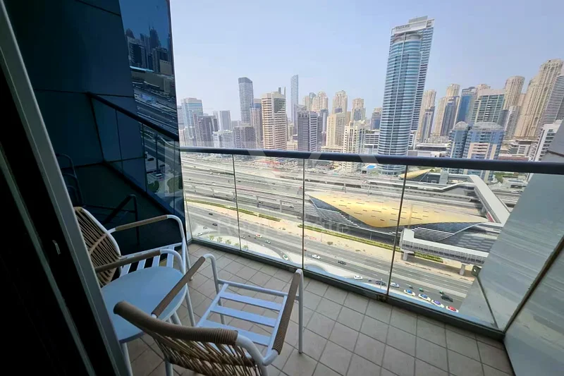 شاغرة | مؤثثة | طابق عالي | بالقرب من المترو63988563087618112