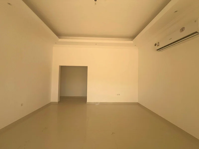 فيلا فاخرة مكونة من 5 غرف نوم + غرفة خادمة في جنوب الضيت63814761773570112