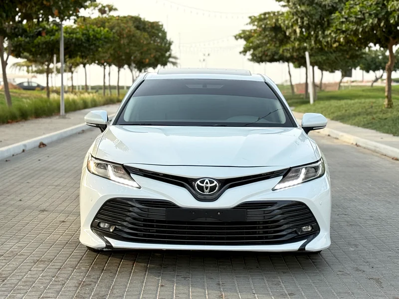 TOYOTA CAMRY GLE  V4 GCC full option very clean very good condition63699050155779111