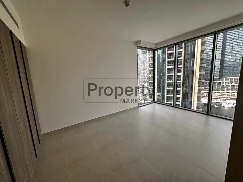 شاغرة | شرفة | إطلالة بارزة على المارينا | طابق متوسط63774025500675114