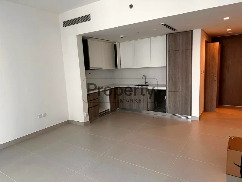 شاغرة | شرفة | إطلالة بارزة على المارينا | طابق متوسط63774025500675113