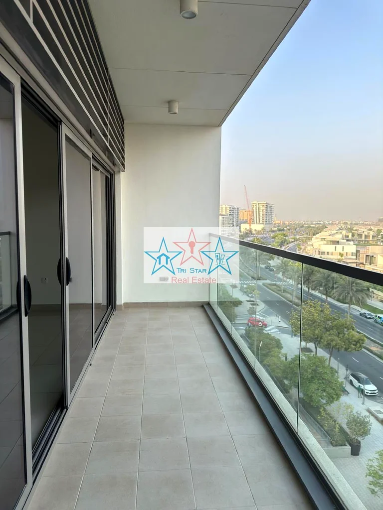 شقة واسعة من 3 غرف نوم مع غرفة خادمة وتراس كبير63754222378625112