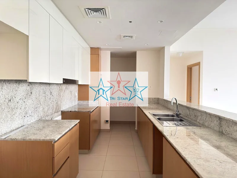 شقة واسعة من 3 غرف نوم مع غرفة خادمة وتراس كبير63754222378625111