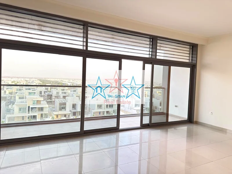 شقة واسعة من 3 غرف نوم مع غرفة خادمة وتراس كبير63754222378625110