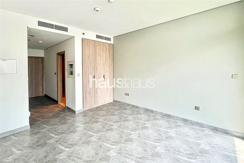Amazing Canal View | Bright Throughout | Brand New63792133698435110