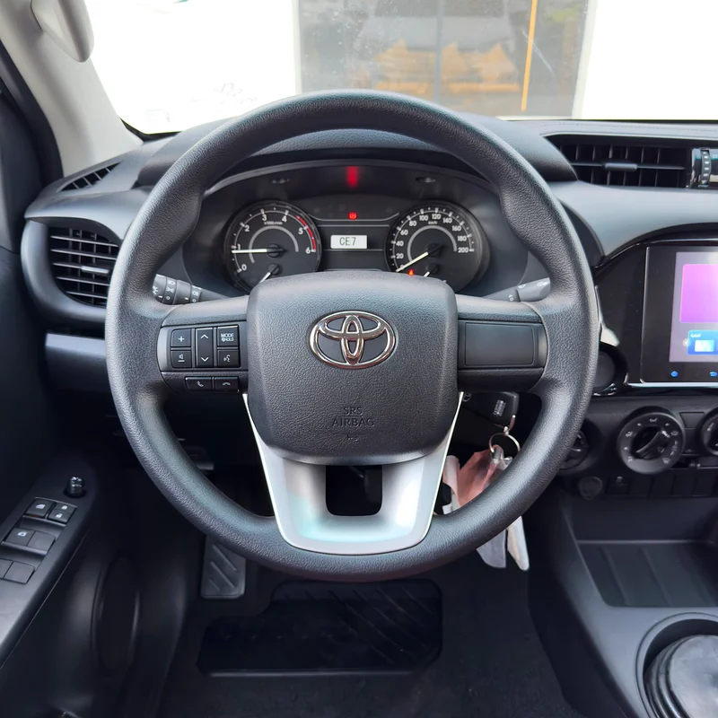 TOYOTA HILUX 2.4L D/C 4WD DLX-G M/T DSL 202563699053269635114
