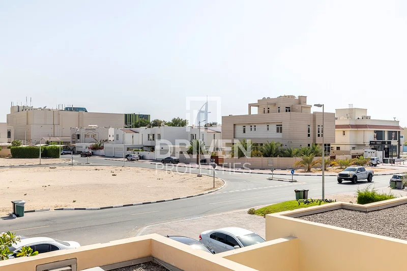 فيلا مُجددة بالكامل وحديثة | الفناء 2963724696429187111