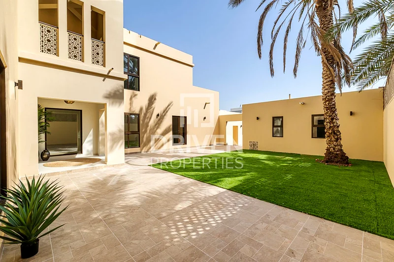 فيلا مُجددة بالكامل وحديثة | الفناء 2963724696429187110