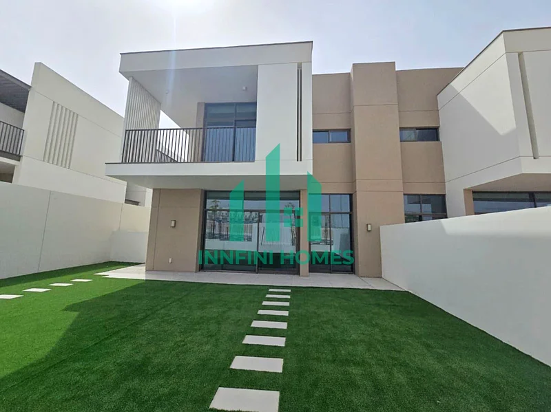 BrandNew | صف مفرد | مناظر طبيعية | بالقرب من المسبح63762905434115110