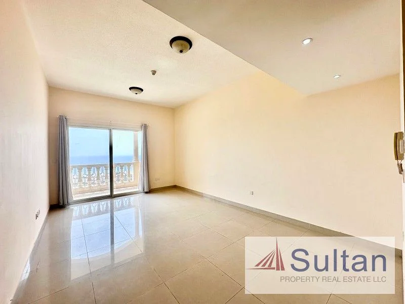 مجمعات سكنية فريدة على جانب البحر مع إطلالة خلابة على الطابق العالي63814366398209113