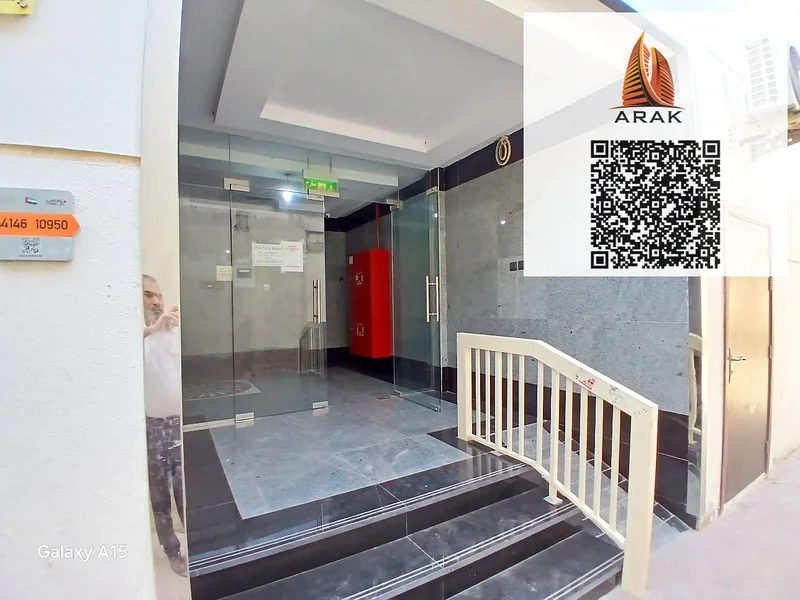 We present a golden investment opportunity to purchase a commercial building located in a strategic corner plot on two streets, offering excellent vi63865571439105110