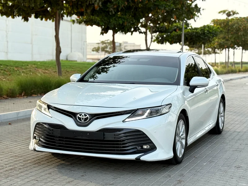 TOYOTA CAMRY GLE  V4 GCC full option very clean very good condition63699050155779114