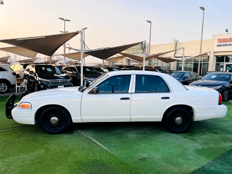 Ford crown Victoria 2011/Low mileage/Good condition Very clean63699039364225112
