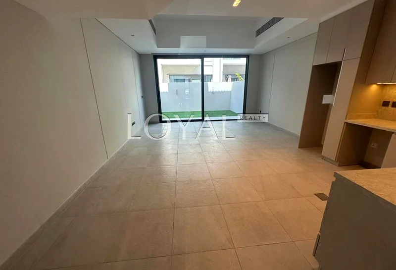 Lowest price | Last unit | Near pool63748197842945111