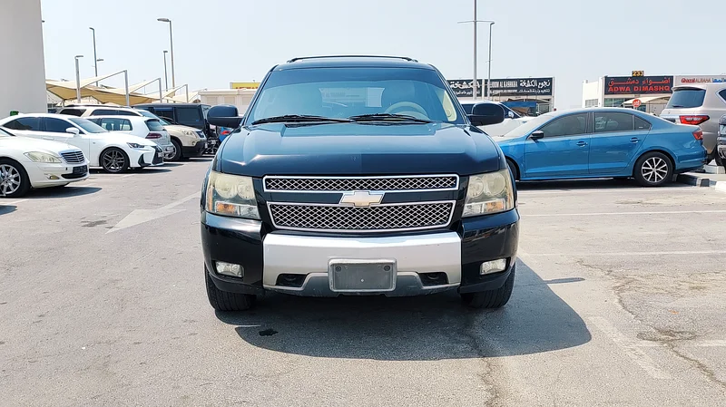 CHEVROLET TAHOE 2011 GCC Z71 FULL OPTION WITH SUNROOF LEATHER SEATS CROSS CONTROL VERY CLEAN CAR63700662359298110