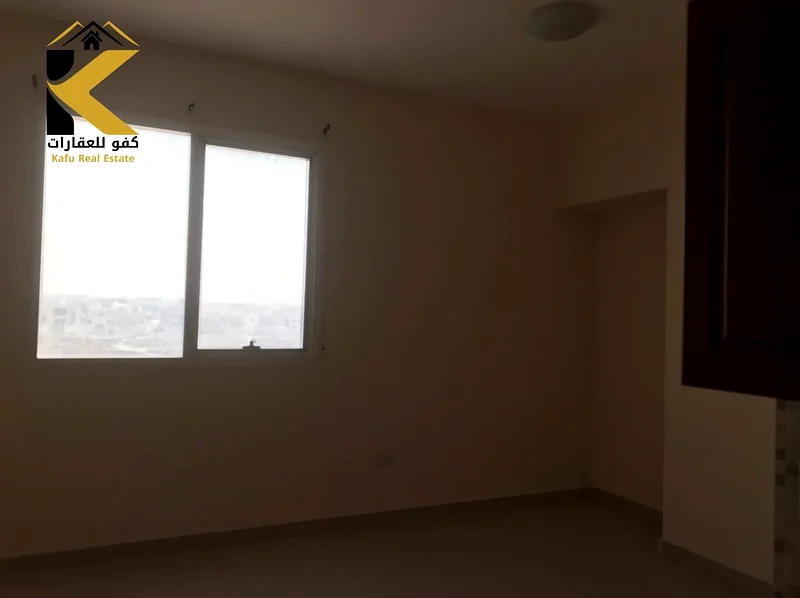 🚪 استوديو واسع ومجهز بالكامل للإيجار السنوي – موقع متميز على شارع الشيخ محمد بن زايد!63809959163521114