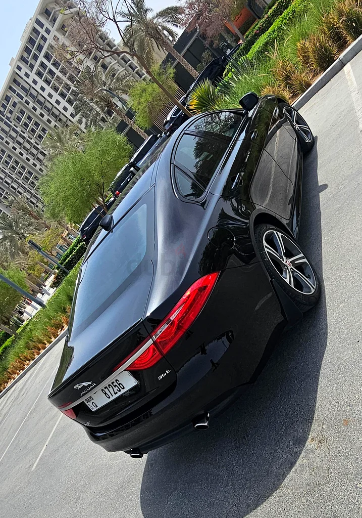 Excellent Jaguar XF-R Sport 2018 , Full Option SC 3.0 under warranty with full service record63613735578369113