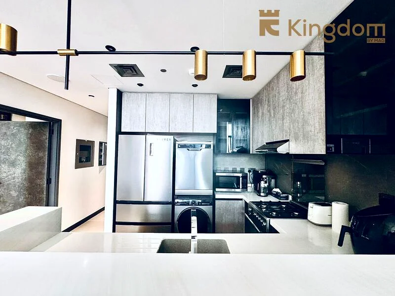 Stylish 1 Bed | Lakefront | Walk to Metro63987874266369113