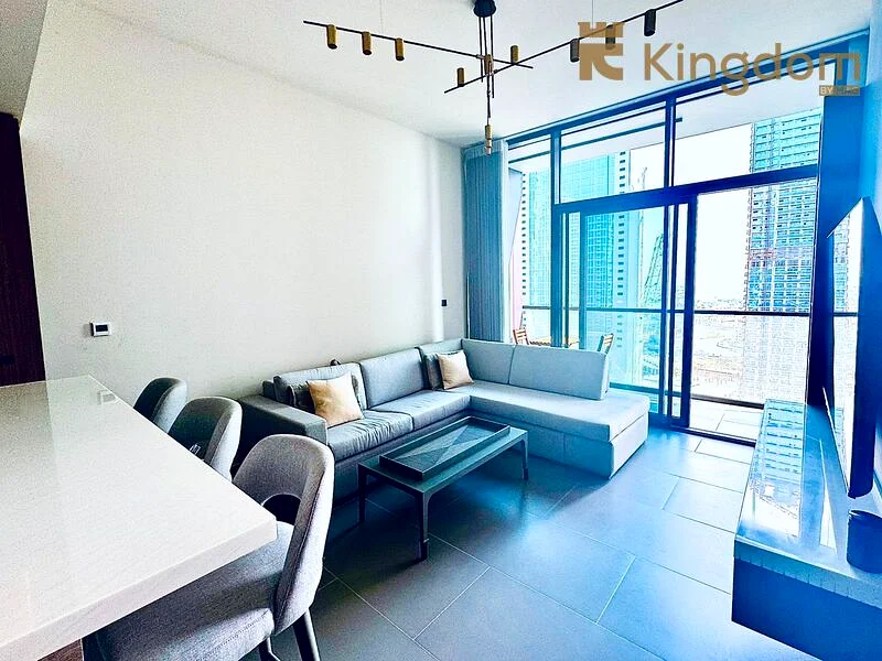 Stylish 1 Bed | Lakefront | Walk to Metro63987874266369110