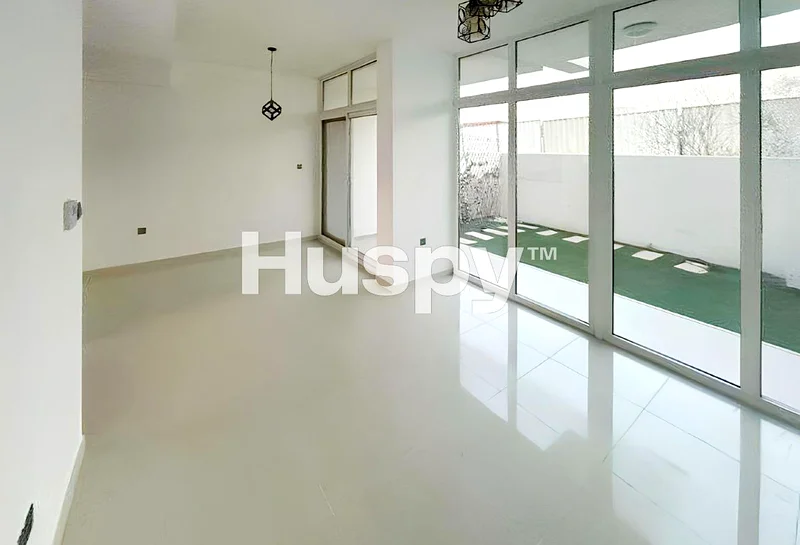 Single Row | Vacant | Near Pool and Park64002890642691111