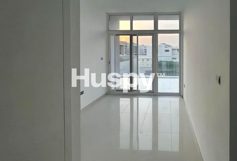 Single Row | Vacant | Near Pool and Park64002890642691114