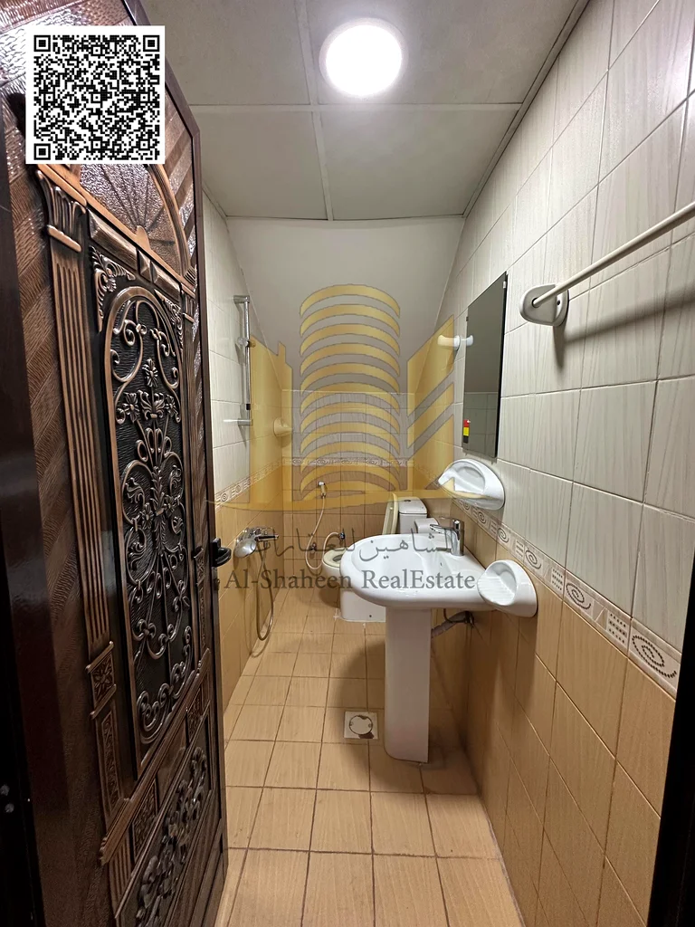 Building for sale in Al Ramla Area 3,000 sq ft 4 two-bedroom apartments 4 one-bedroom apartments 1 studio Warehouse Income 212,000 Demand 2.2  If you63865571534595112