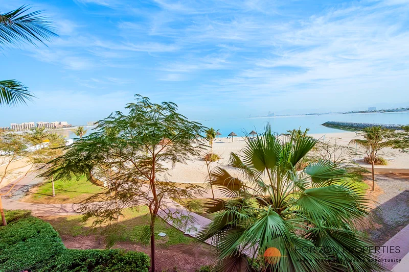 Fully Furnished | Upgraded | Sea View63814855996034110