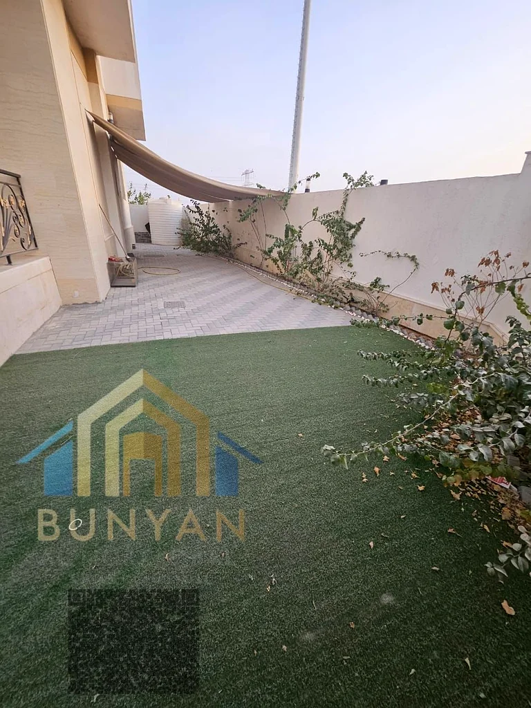 🏡 فيلا للإيجار في حي الياسمين – زاوية – الرمز 117  فرصة رائعة للإيجار فيلا في موقع زاوية مميز في حي الياسمين! هذه الفي63717646906243110