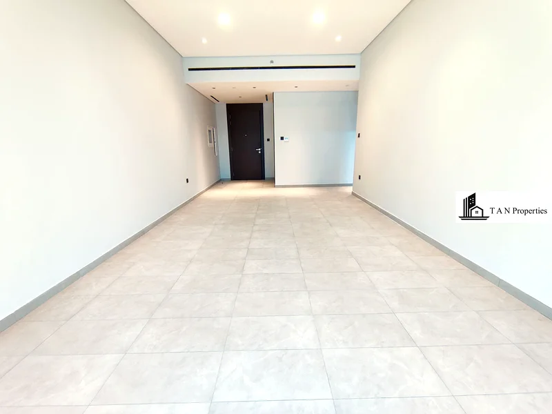 شقة من 3 غرف نوم + خادمة || جديدة بالكامل + أجهزة مطبخ || قريبة من المترو63767946504579111