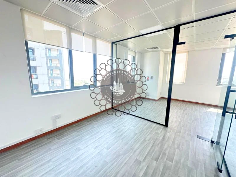 مساحة مكتبية مجهزة بتصميم استوديو في موقع متميز63618315180161112